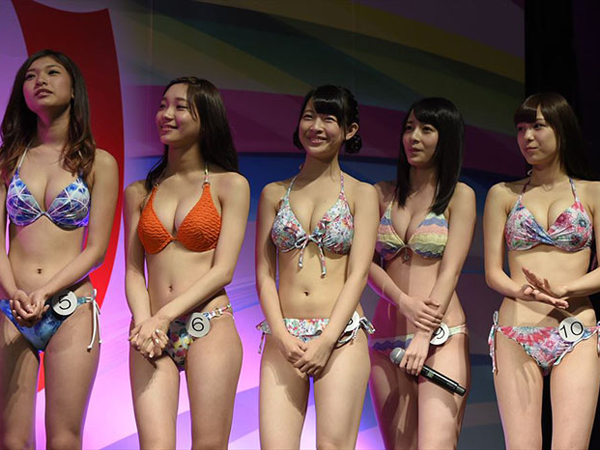 AKB48 Gelar Event Handshake Hanya dengan Memakai Bikini!